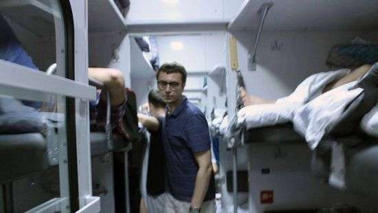 Министр Омелян тайком поехал в плацкарте в командировку