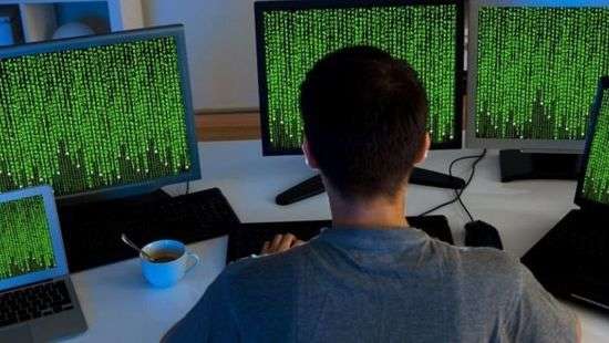 Россия шпионила за выборами во Франции через Facebook