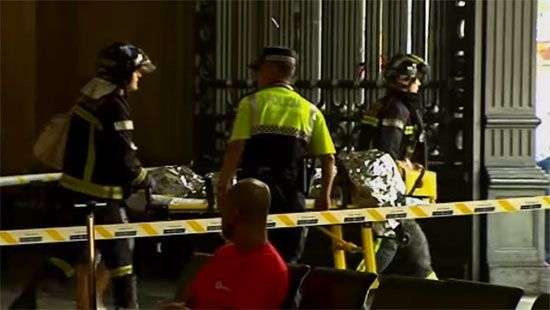 Авария поезда в Барселоне: число пострадавших возросло, появились новые ВИДЕО