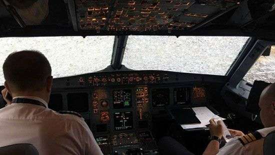 В сети показали ФОТО и ВИДЕО подвига украинских пилотов, вслепую посадивших огромный лайнер