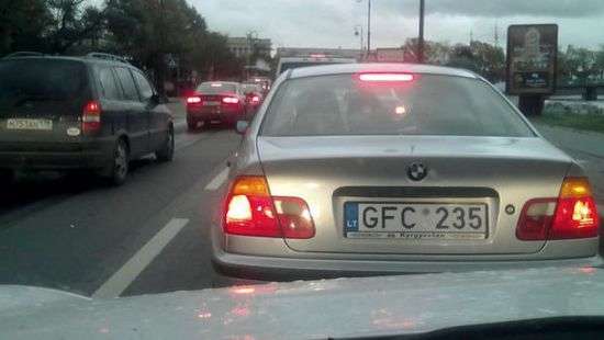 В Финляндии машина протаранила толпу людей, есть погибший