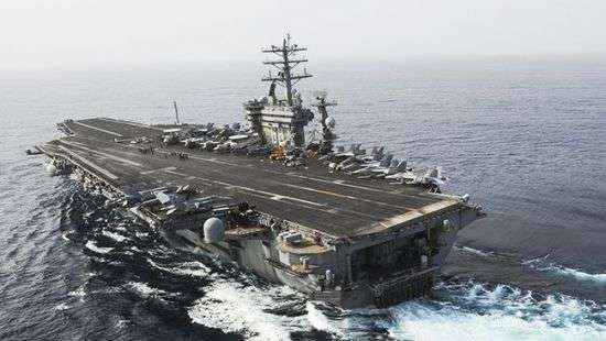 Авианосец США сделал предупредительные выстрелы по патрульному судну Ирана