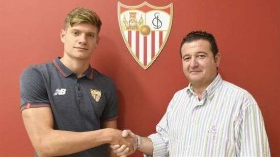 «Севилья» заключила контракт с футболистом с украинскими корнями