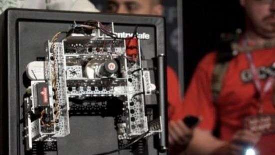 Робот вскрыл сейф крупнейшего производителя