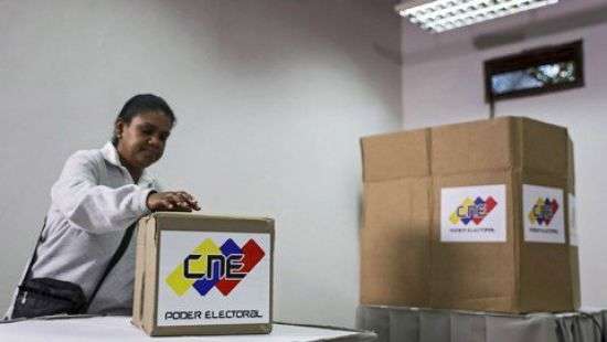 Правящую партию Венесуэлы могут наделить неограниченными полномочиями