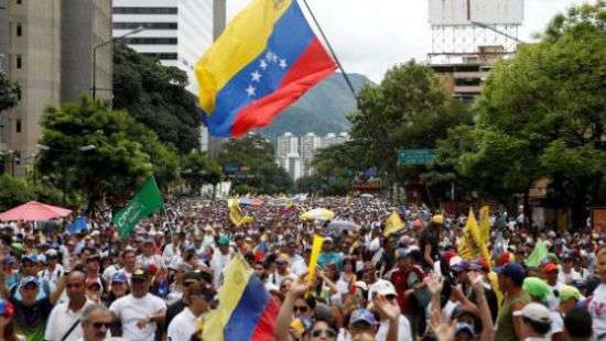 В воскресных протестах в Венесуэле убиты 16 человек (видео)