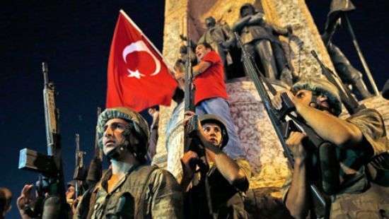 В Турции за причастность к путчу арестованы  более тысячи человек