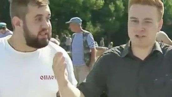 Встретились две скрепы: к обсуждению «ВДВшника» и журналиста подключились россияне