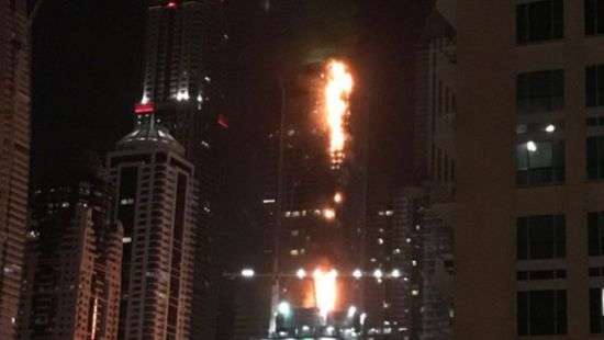 В ОАЭ запылал 79-этажный небоскреб (видео)