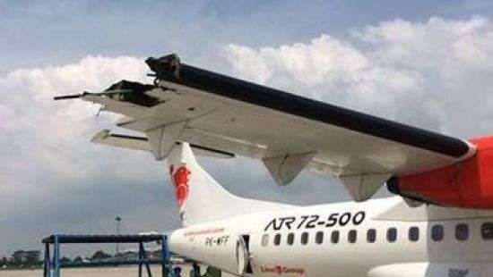 В Индонезийском аэропорту столкнулись самолеты