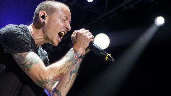 Подарки солиста Linkin Park продали с аукциона