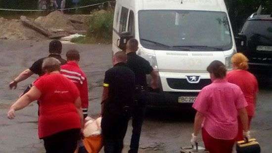 Во Львове пациент психбольницы взял заложников, а полиция устроила штурм (ФОТО/ВИДЕО)