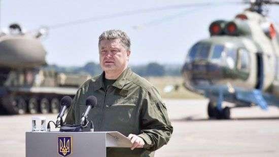 Порошенко полетал на истребителе и пообещал доплаты воинам АТО (ФОТО/ВИДЕО)