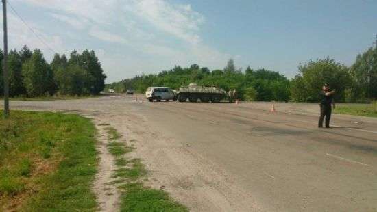 В Ровенской области БТР столкнулся с пассажиким микроавтобусом