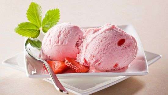 Японский кулинар придумал нетающее мороженое