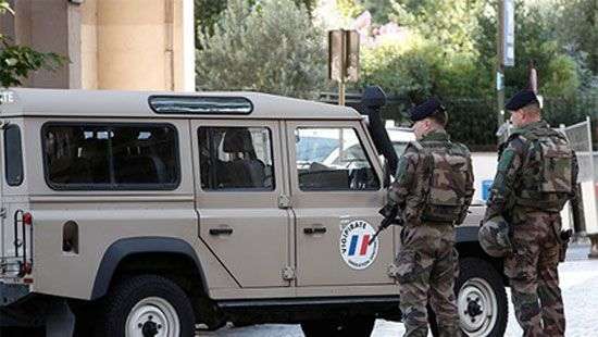 Наезд на военных в Париже: появились новые детали