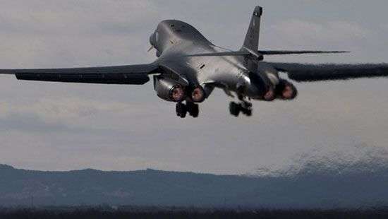 США перебросили стратегические бомбардировщики поближе к Северной Корее (ФОТО)