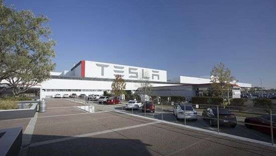 Tesla готовится к испытанию беспилотного грузовика