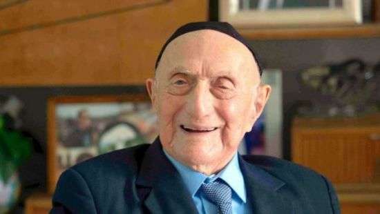 Умер самый старый в мире мужчина