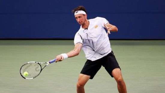 Стаховский пробился в полуфинал турнира в Словении