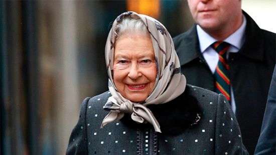 Елизавета II собирается отречься от престола