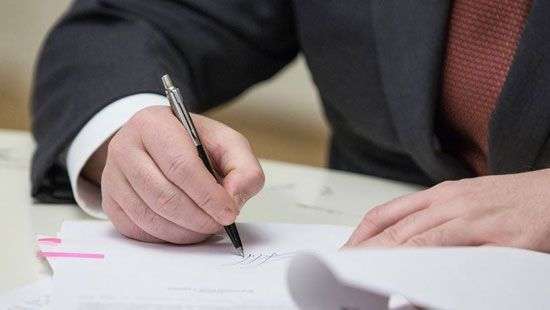 Порошенко дал стипендии детям погибших журналистов