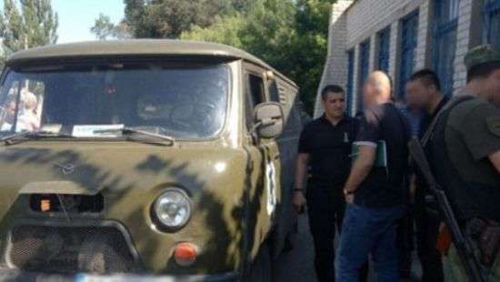 В Краматорске со стрельбой пытались ограбить почтовый автомобиль