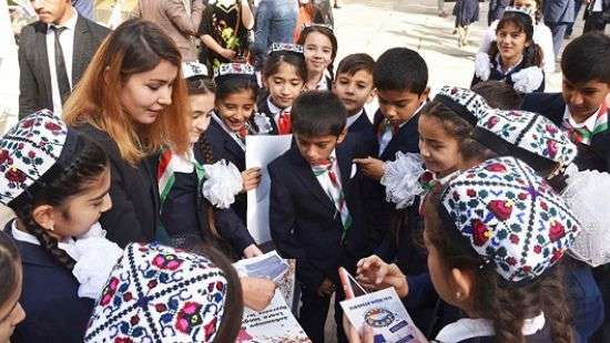 В Таджикистане учредили дресс-код для школьников (фото)