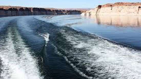 Американец погиб, пытаясь развеять над озером прах отца