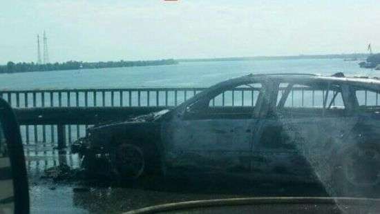 В Киеве пробка на Южном мосту из-за сгоревшего автомобиля