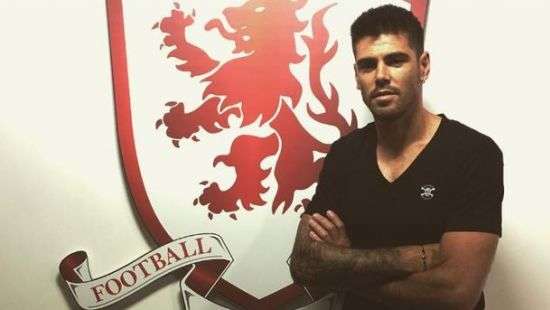 Знаменитый испанский вратарь завершил карьеру