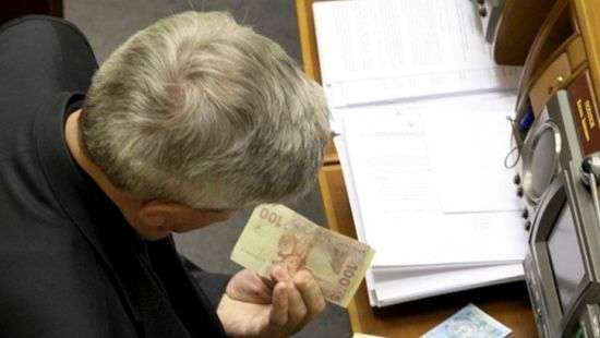 У четырех нардепов помощники исчезли вместе с деньгами