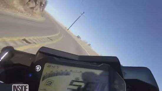 Мотоциклист сорвался с обрыва, сняв падение на видео