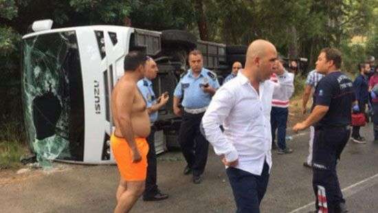 На курорте в Турции перевернулся автобус с туристами, есть пострадавшие