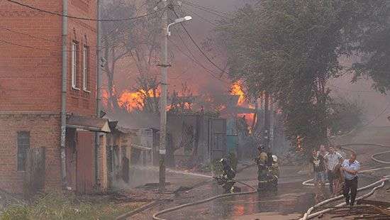 В Ростове из-за огненного «армагеддона» ввели режим ЧС: появилось новое ВИДЕО