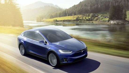 Tesla будет хранить данные о водителях в облаке