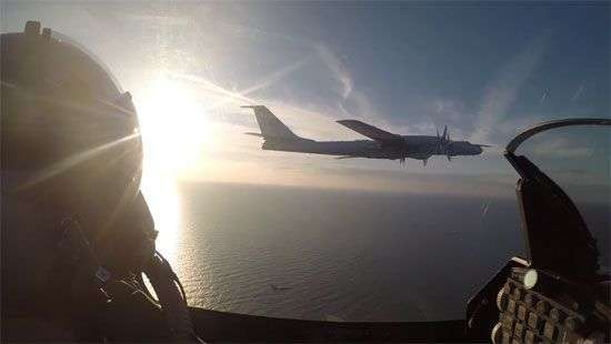 Над Балтикой снова перехватили российский бомбардировщик (ВИДЕО)