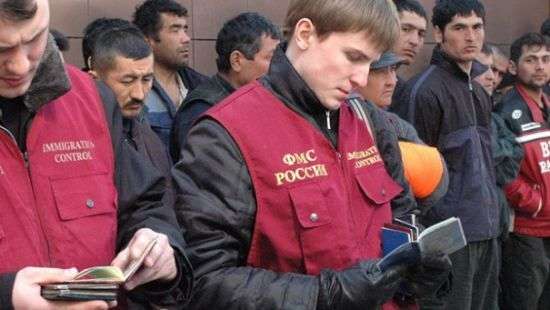 Россияне выступили за ограничение притока мигрантов в страну