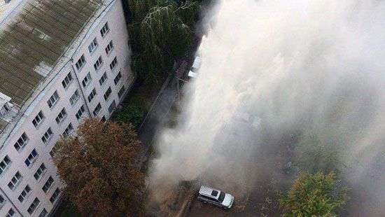 В Киеве забил новый гейзер: фонтан кипятка бил выше 4 этажа (ФОТО)