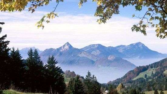 В Швейцарских Альпах сошел оползень: 8 туристов пропали без вести