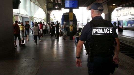 Во французском Марселе мужчина напал с ножом на прохожих