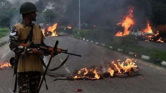 В Индии из-за массовых беспорядков отключили Интернет