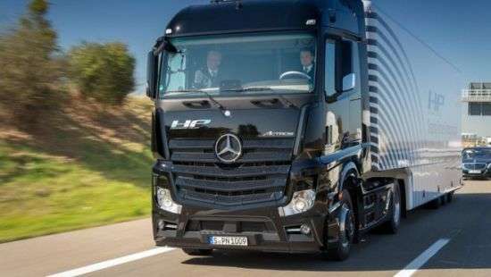 В Британии начинаются испытания беспилотных грузовиков