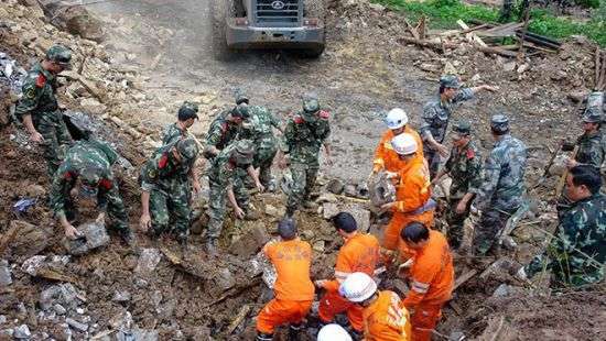В результате обвала горных пород в Китае пропали без вести 37 человек