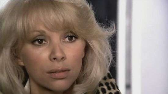 В Париже скончалась звезда фильма «Высокий блондин в черном ботинке»