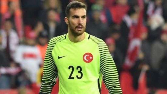 Сборная Турции потеряла вратаря накануне матча с Украиной