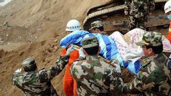В Китае обрушившиеся горные породы похоронили под собой десятки людей