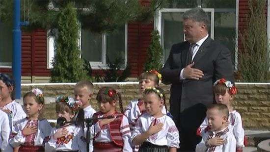 Порошенко предложил львовским детям поездку на Донбасс