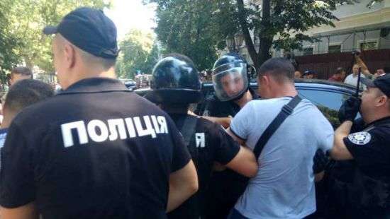 В Одессе полиция будет досматривать личные вещи и авто