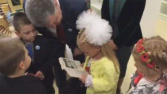 Порошенко похвастался своими оценками в школе (ВИДЕО)